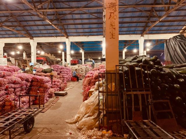 初夏入夜,邵陽江北農產品批發大市場掠影